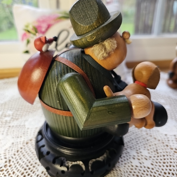 KWO Collection Made In Germany Shelf Sitter With A Fox Backpack And Dog On Lap - Picture 4 of 14